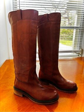 Leather Knee-High Heeled Boots in Brown - Classic Riding Style-Made in Italy-.